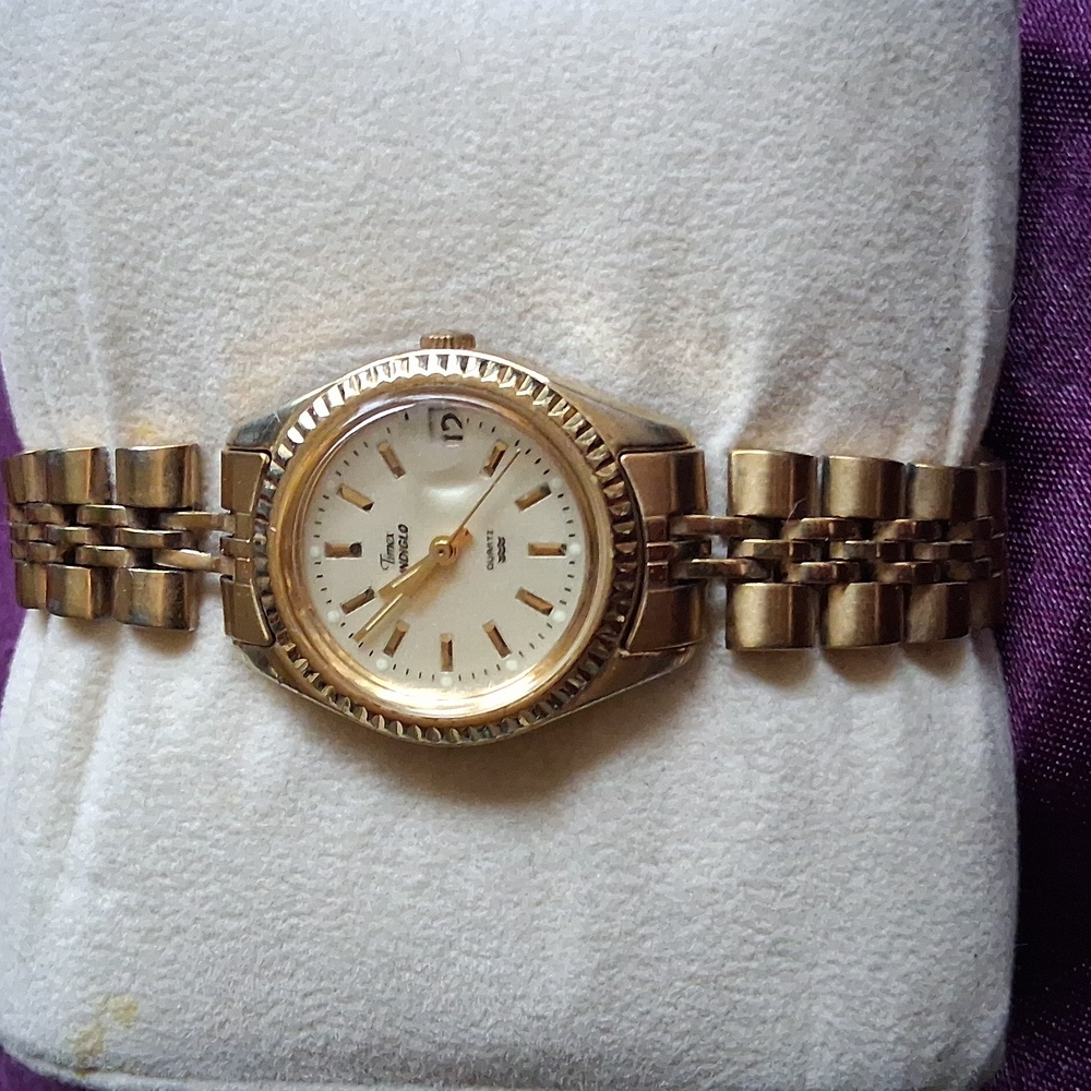 Vintage Timex Indiglo Watch Womens Multi-Tone Stainless Steel Classic Beige Dial